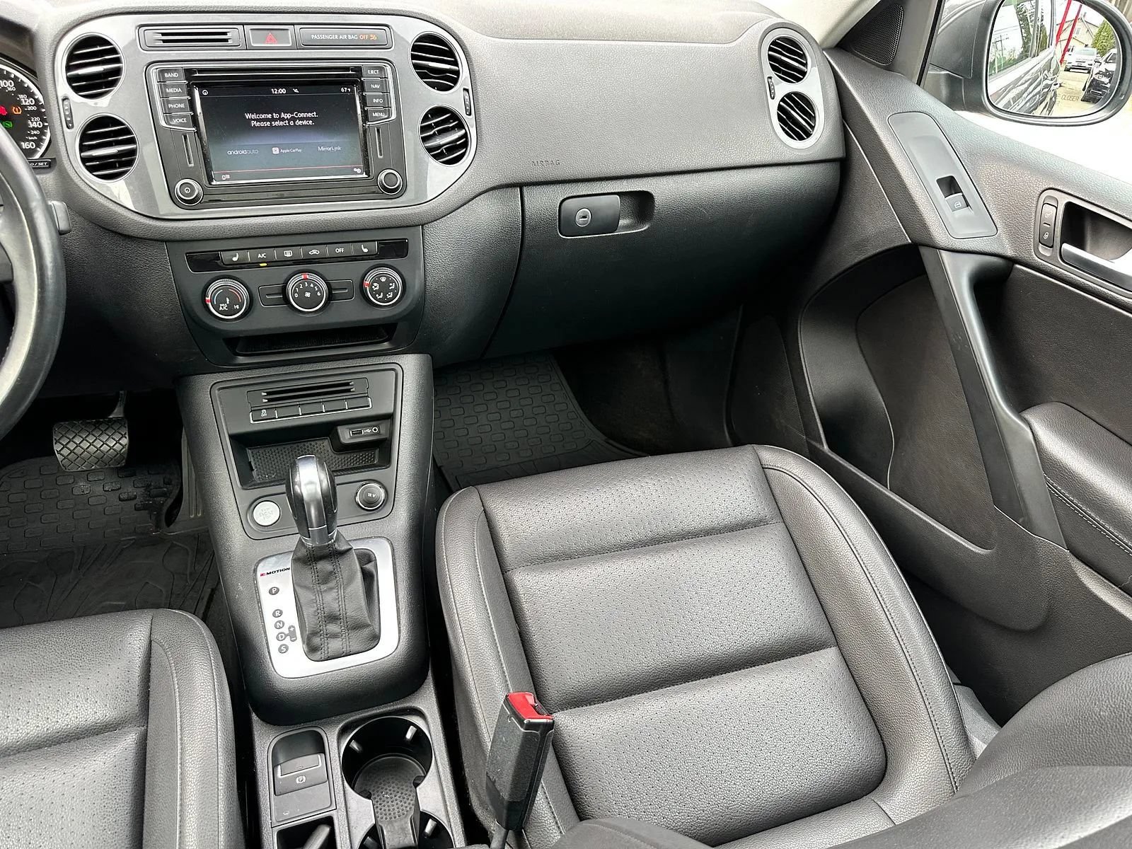 Used 2016 Volkswagen Tiguan SE AWD/4WD image 13