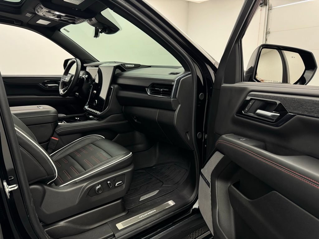 Used 2025 GMC Yukon XL AT4 Ultimate w/ LPO, Illumination Package AWD/4WD image 42
