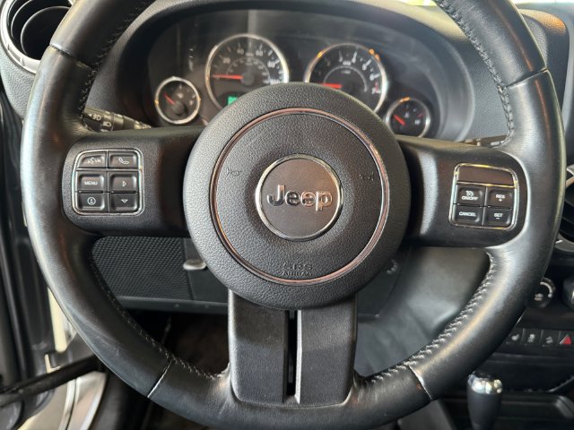 Used 2015 Jeep Wrangler Unlimited Sahara w/ Dual Top Group AWD/4WD image 21