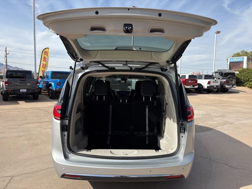 Used 2024 Chrysler Pacifica Touring-L FWD image 49