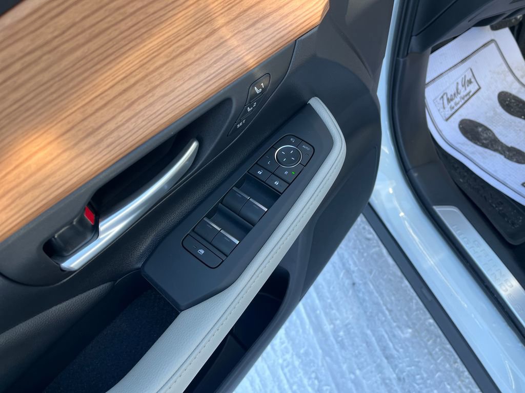 Certified 2025 Toyota Grand Highlander Platinum image 11