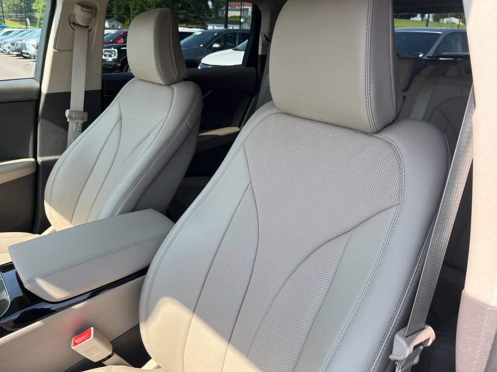 Used 2023 Lincoln Nautilus Reserve AWD/4WD image 12