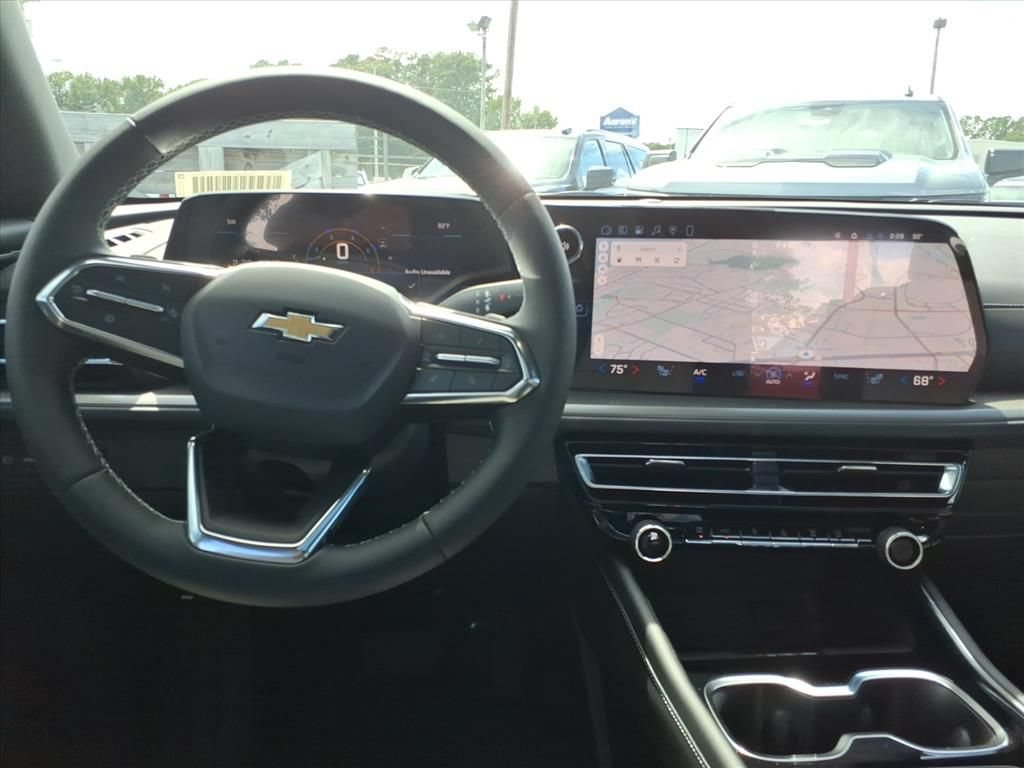 New 2027 Chevrolet Traverse LT w/ Sun and Wheel Package FWD image 13
