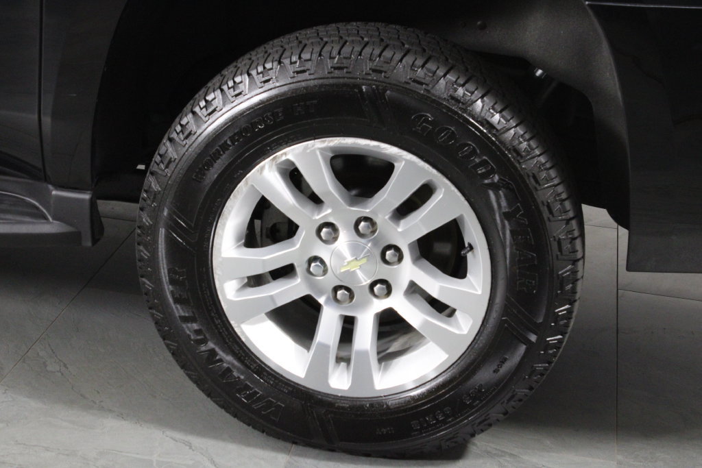 Used 2019 Chevrolet Suburban LT RWD image 14