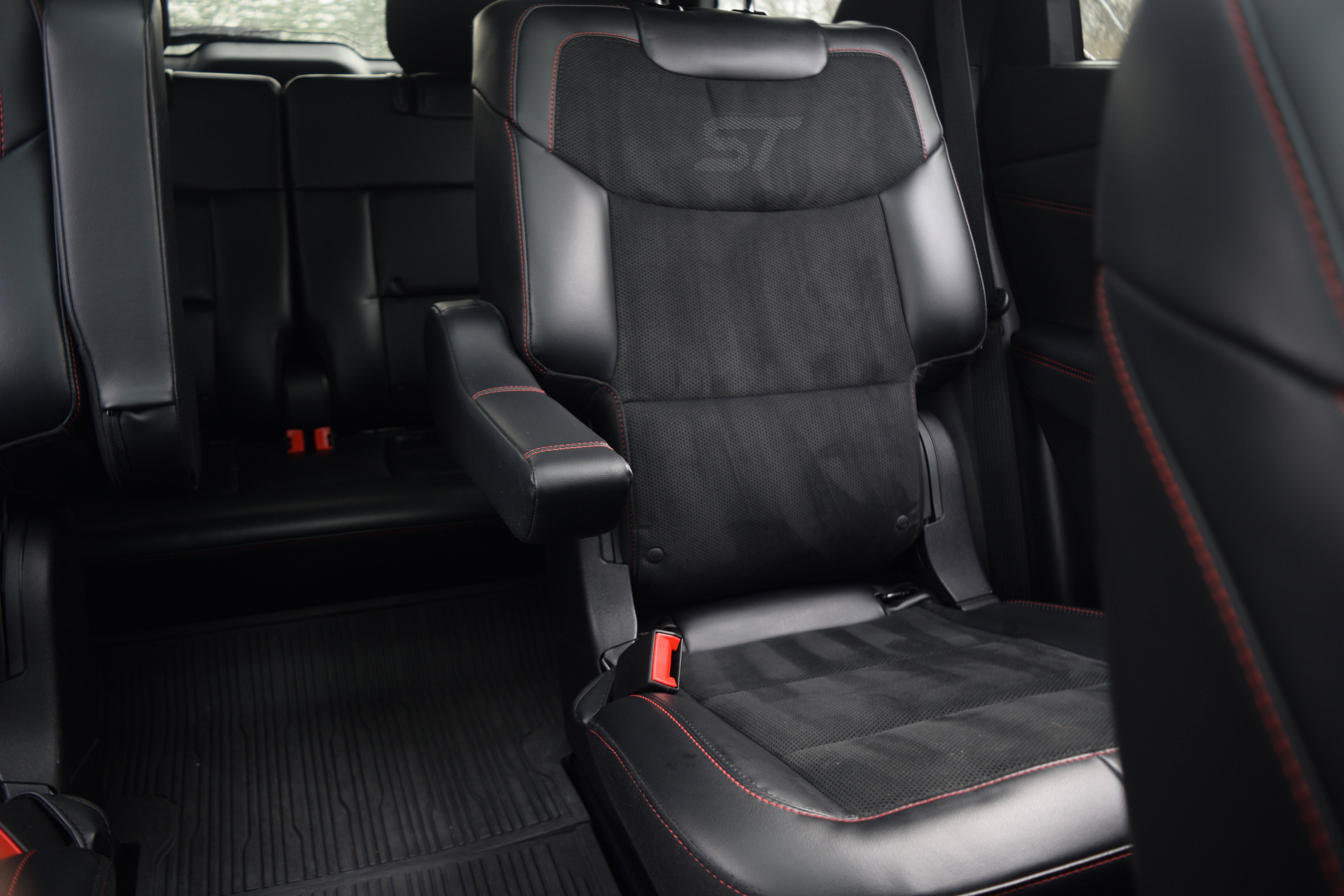 Used 2025 Ford Explorer ST image 16