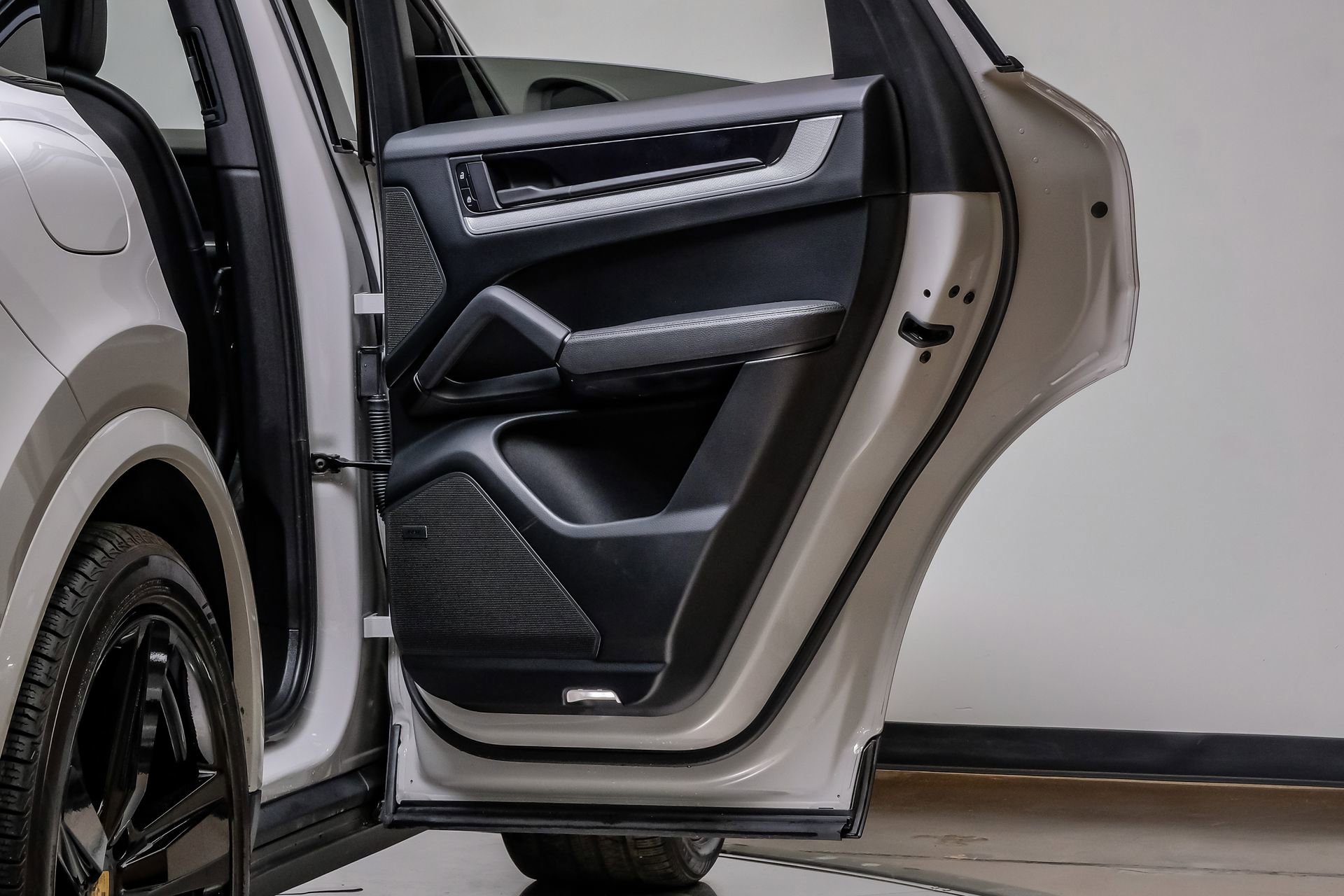Used 2024 Porsche Cayenne Coupe image 49