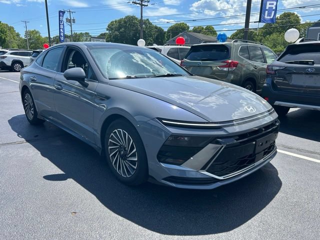 Used 2025 Hyundai Sonata Limited FWD image 3