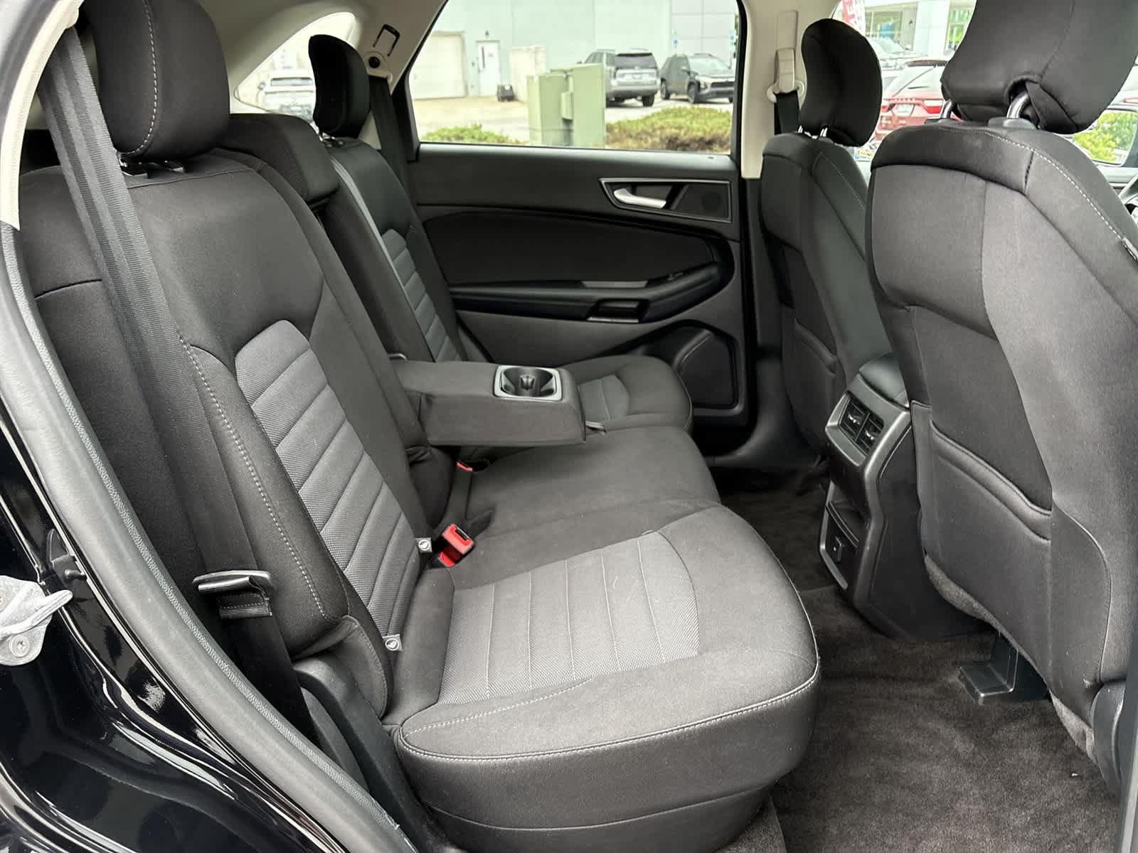 Used 2018 Ford Edge SE FWD image 25