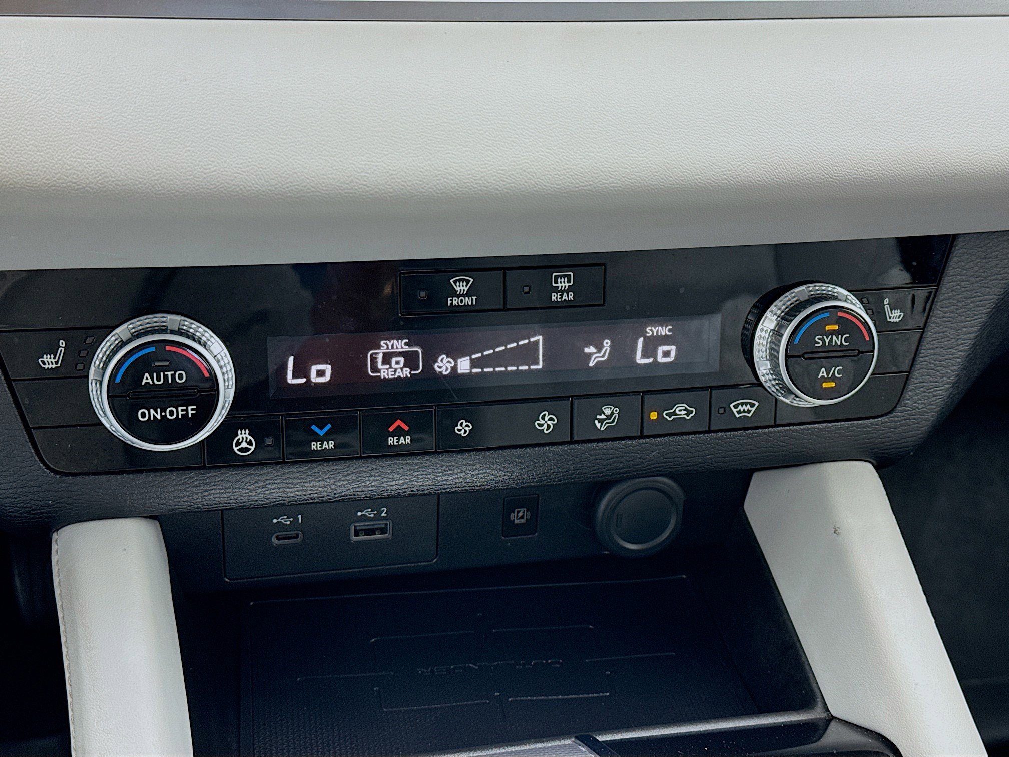 Used 2024 Mitsubishi Outlander SEL AWD/4WD image 12