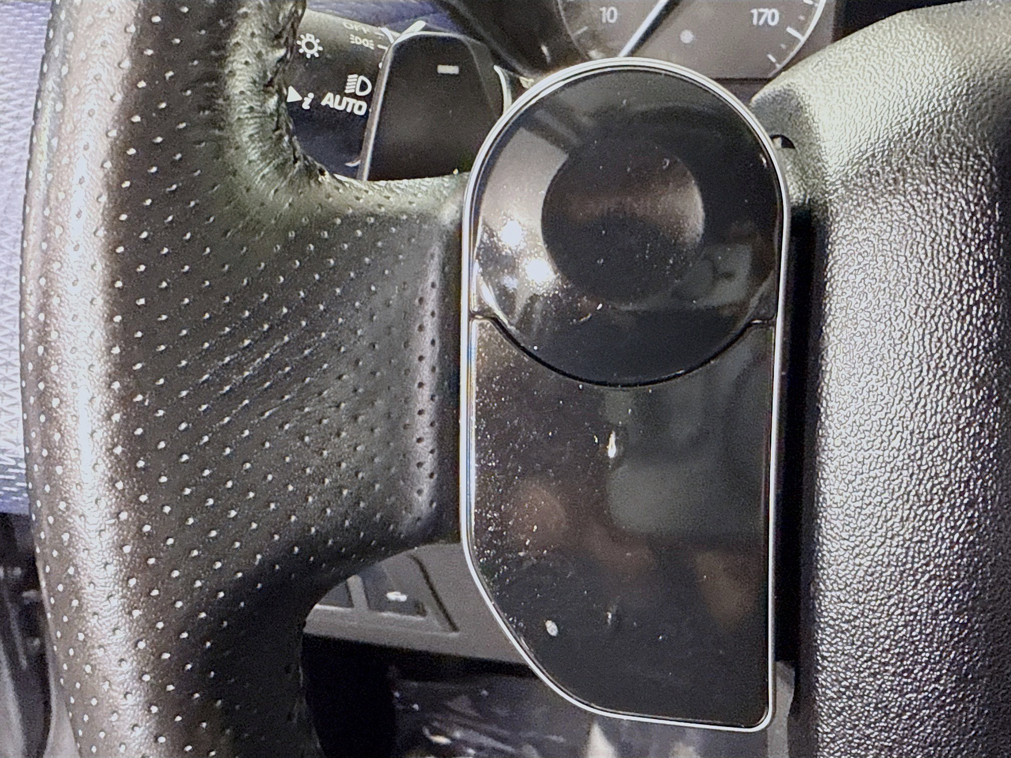 Used 2020 Land Rover Range Rover Velar S image 14