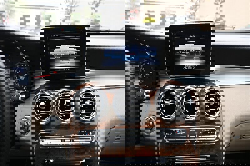 Used 2018 Mercedes-Benz GLC 300 4MATIC Coupe image 34