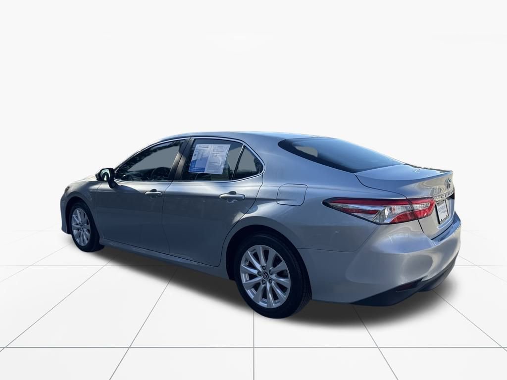 Used 2018 Toyota Camry LE image 6