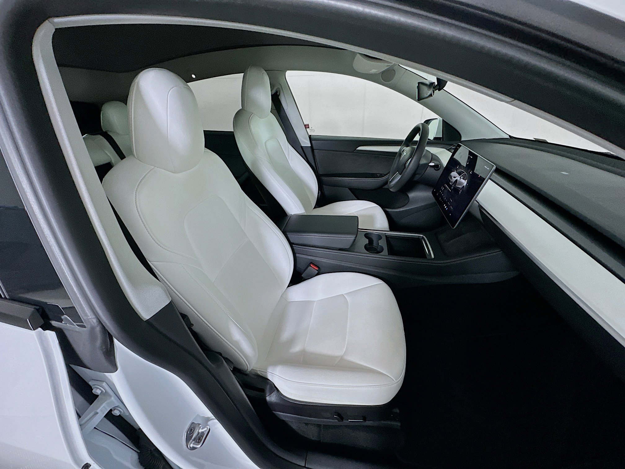 Used 2023 Tesla Model Y Long Range image 29