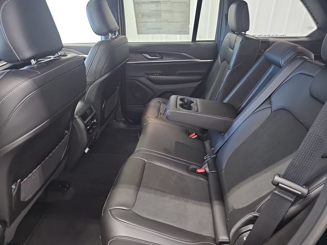 New 2026 Jeep Grand Cherokee Altitude AWD/4WD image 36