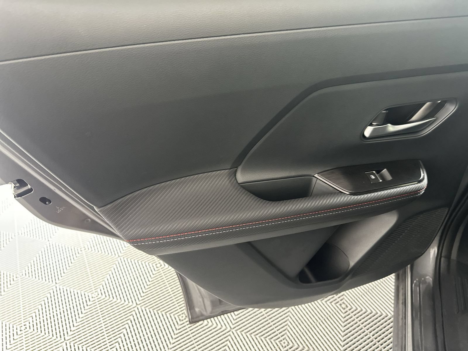 Certified 2025 Nissan Kicks SR FWD image 29