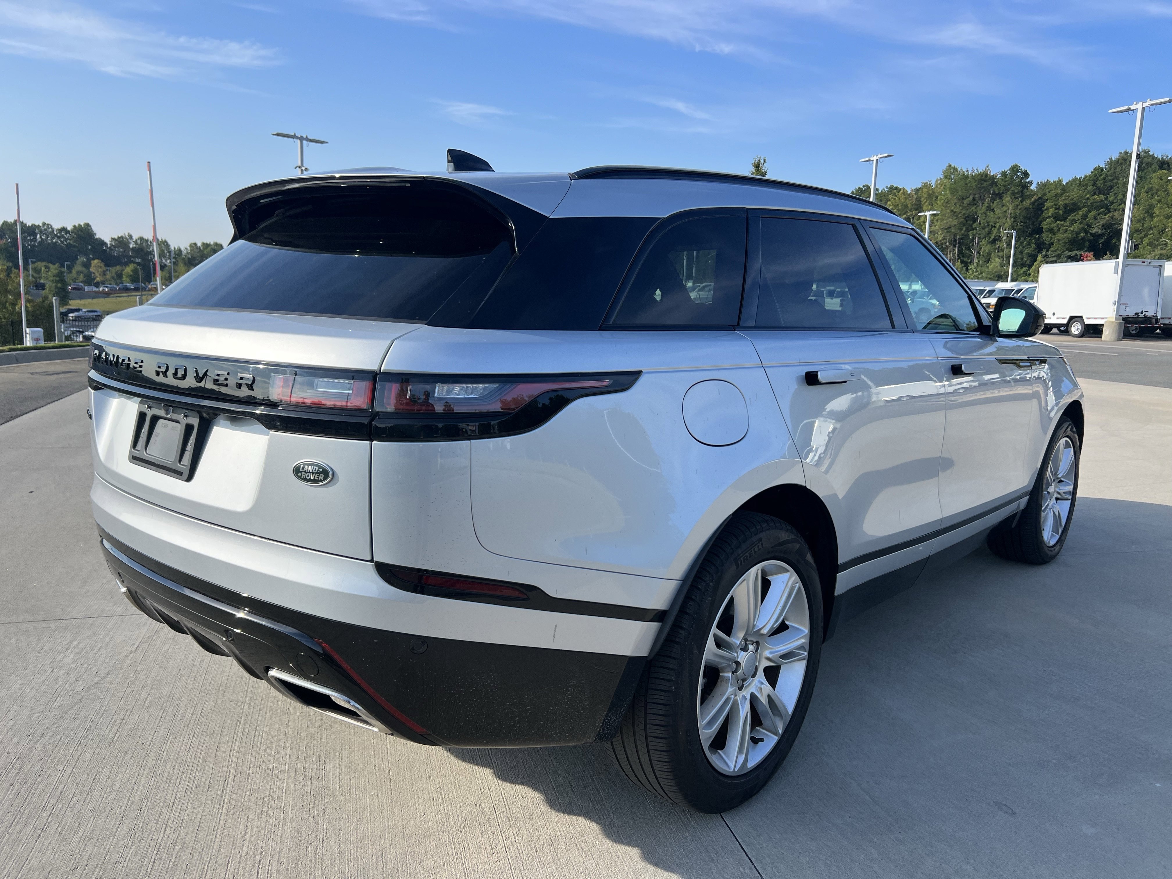 Used 2023 Land Rover Range Rover Velar R-Dynamic S image 7