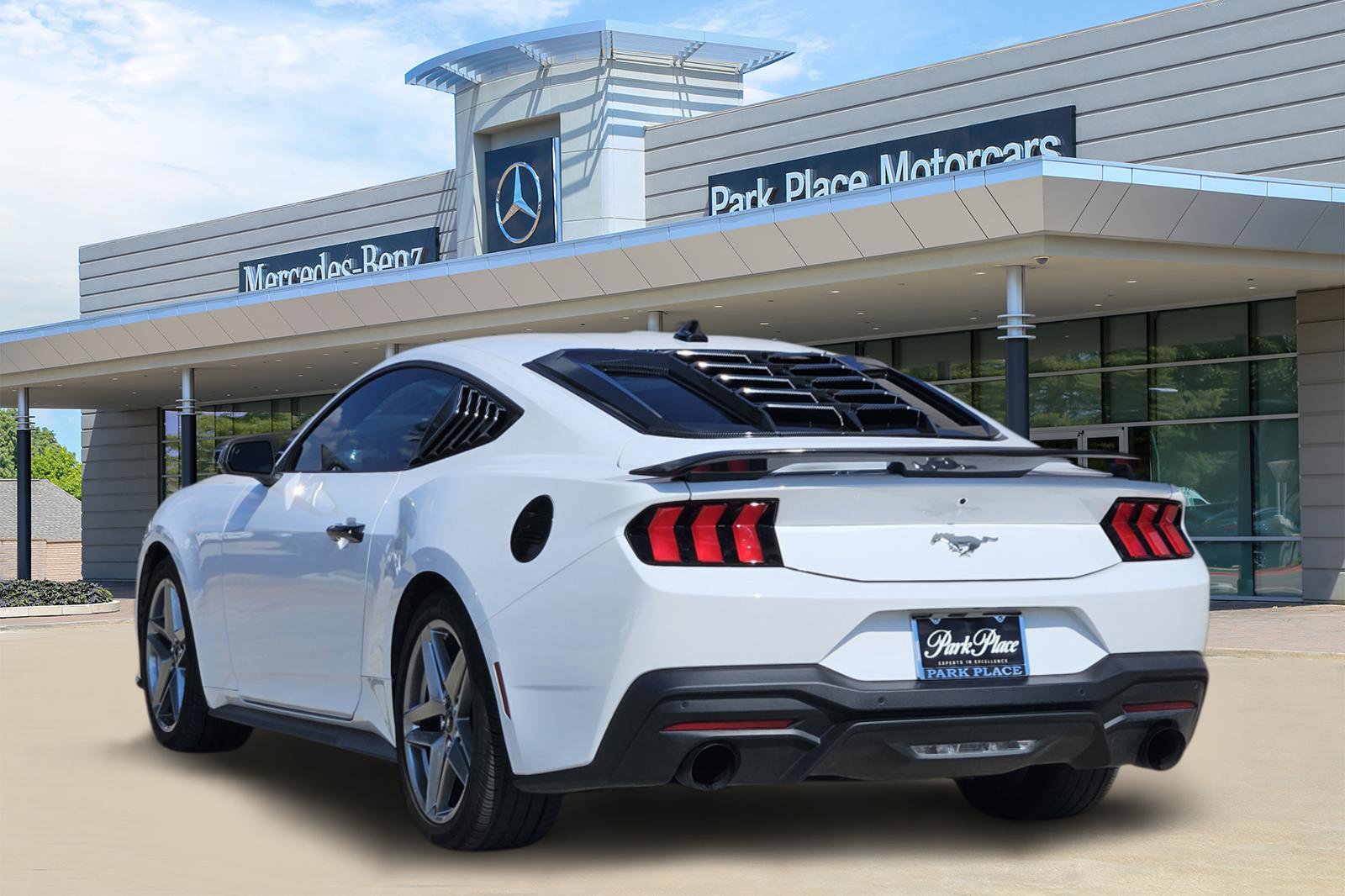 Used 2024 Ford Mustang Coupe image 4
