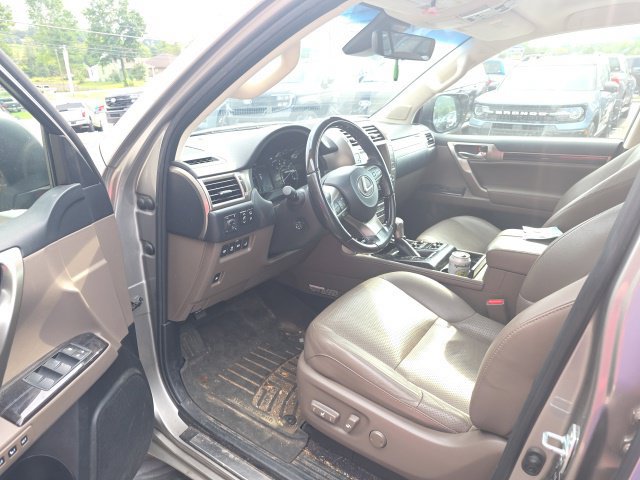 Used 2020 Lexus GX 460 Luxury w/ Accessory Package AWD/4WD image 4