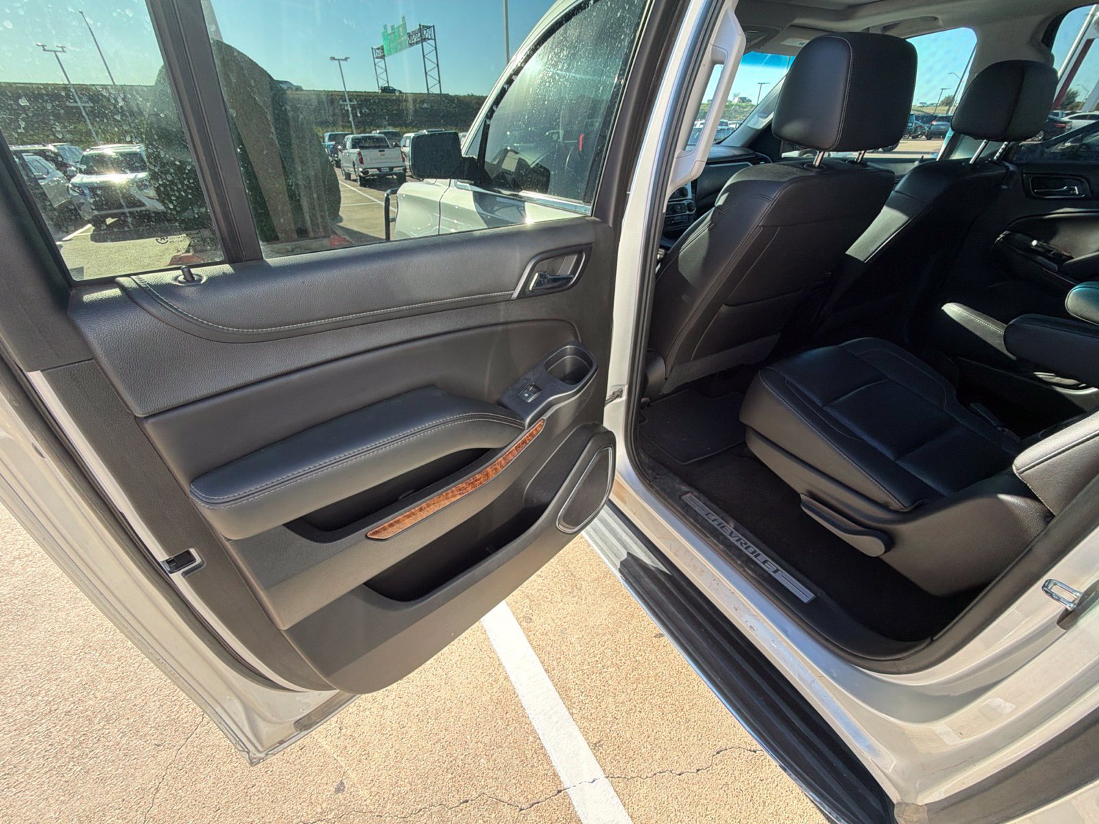 Used 2018 Chevrolet Suburban Premier AWD/4WD image 14