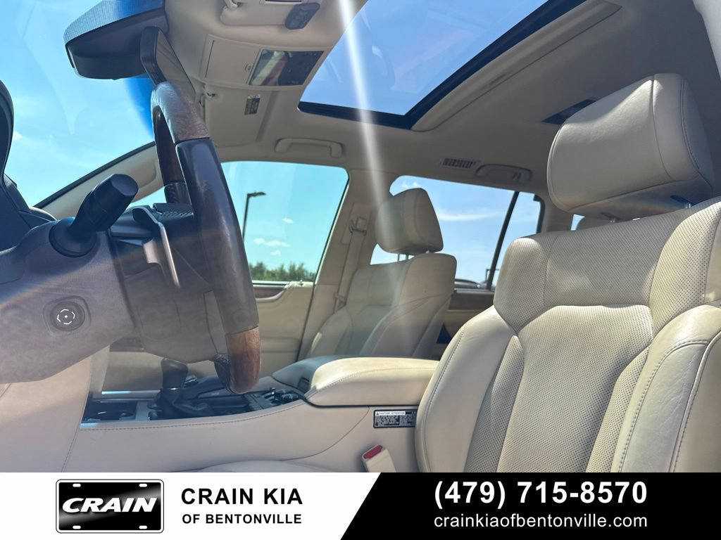 Used 2016 Lexus LX 570 4WD w/ Luxury Package image 4