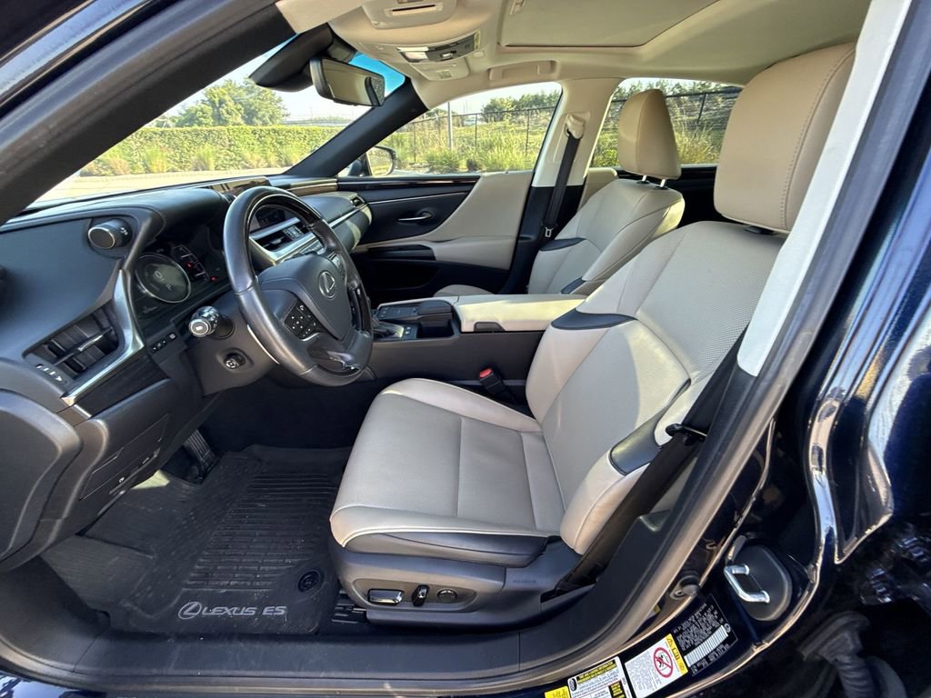 Used 2019 Lexus ES 300h w/ Premium Package FWD image 30
