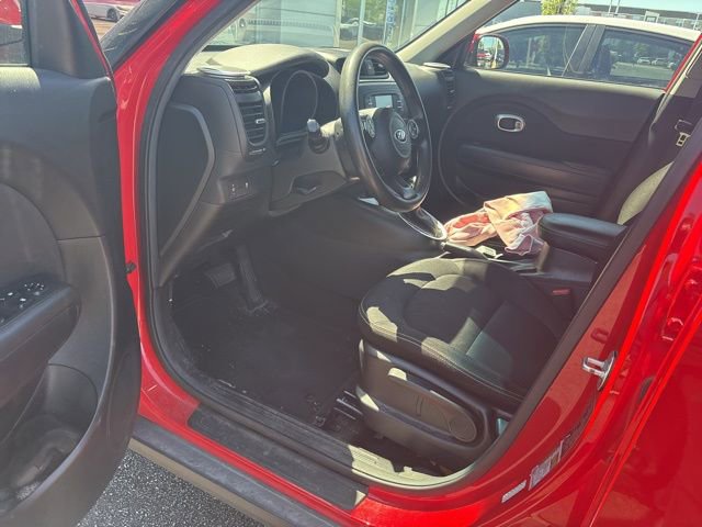 Used 2016 Kia Soul + image 13