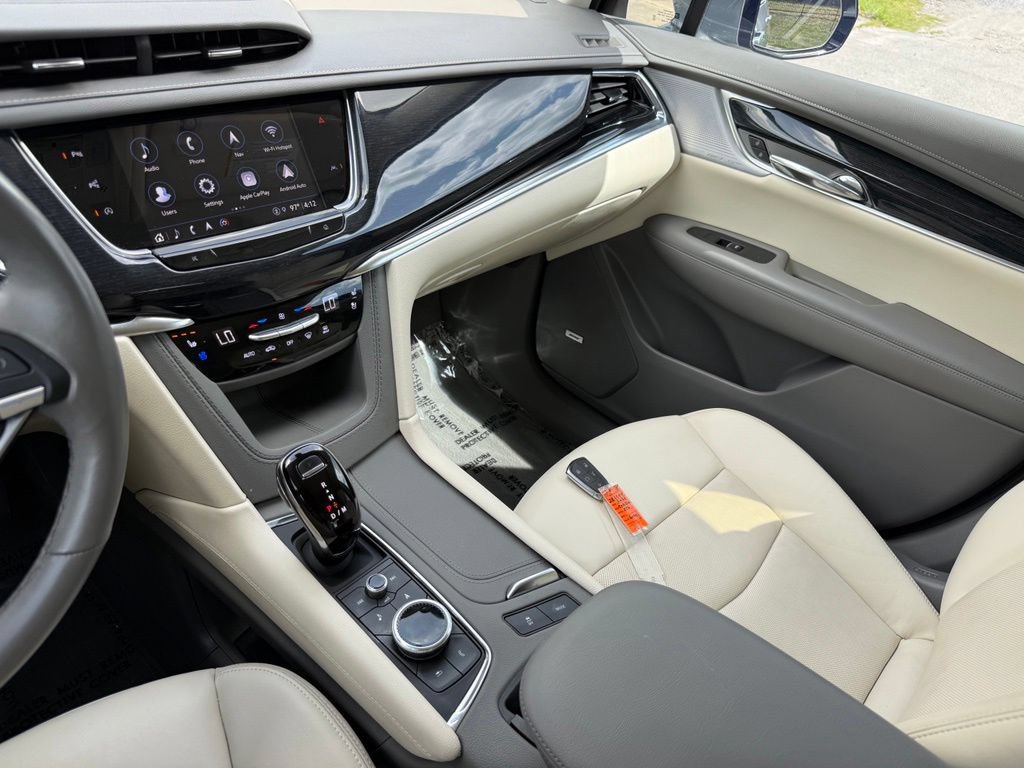 Certified 2024 Cadillac XT6 Premium Luxury w/ Technology Package FWD image 33
