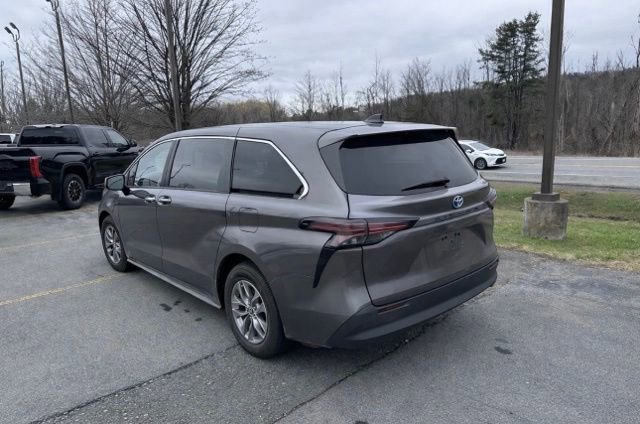 Used 2021 Toyota Sienna XLE FWD image 5