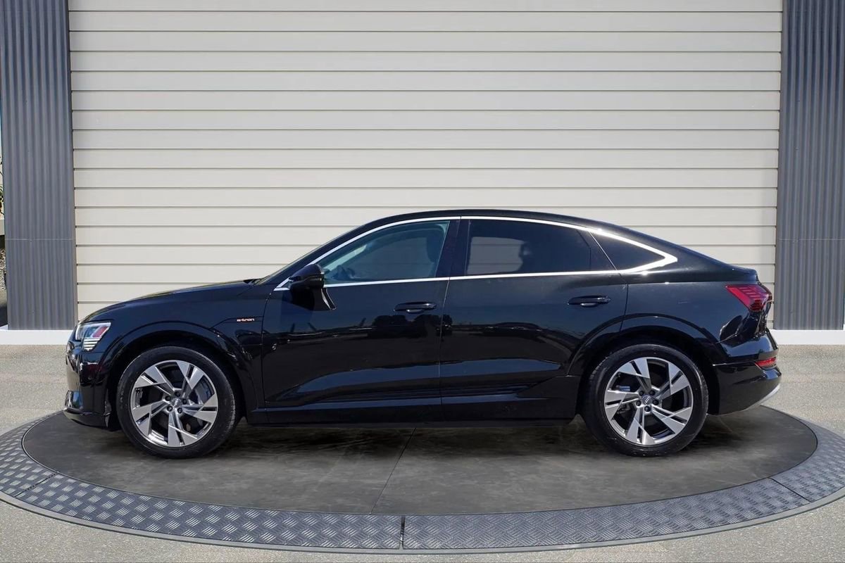 Used 2020 Audi e-tron Premium Plus image 4