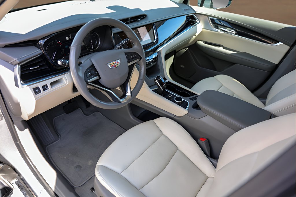Certified 2025 Cadillac XT6 Premium Luxury FWD image 10