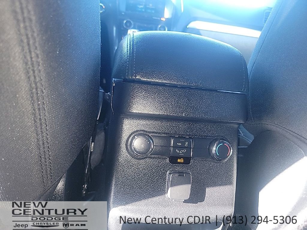 Used 2017 Ford Explorer XLT AWD/4WD image 13