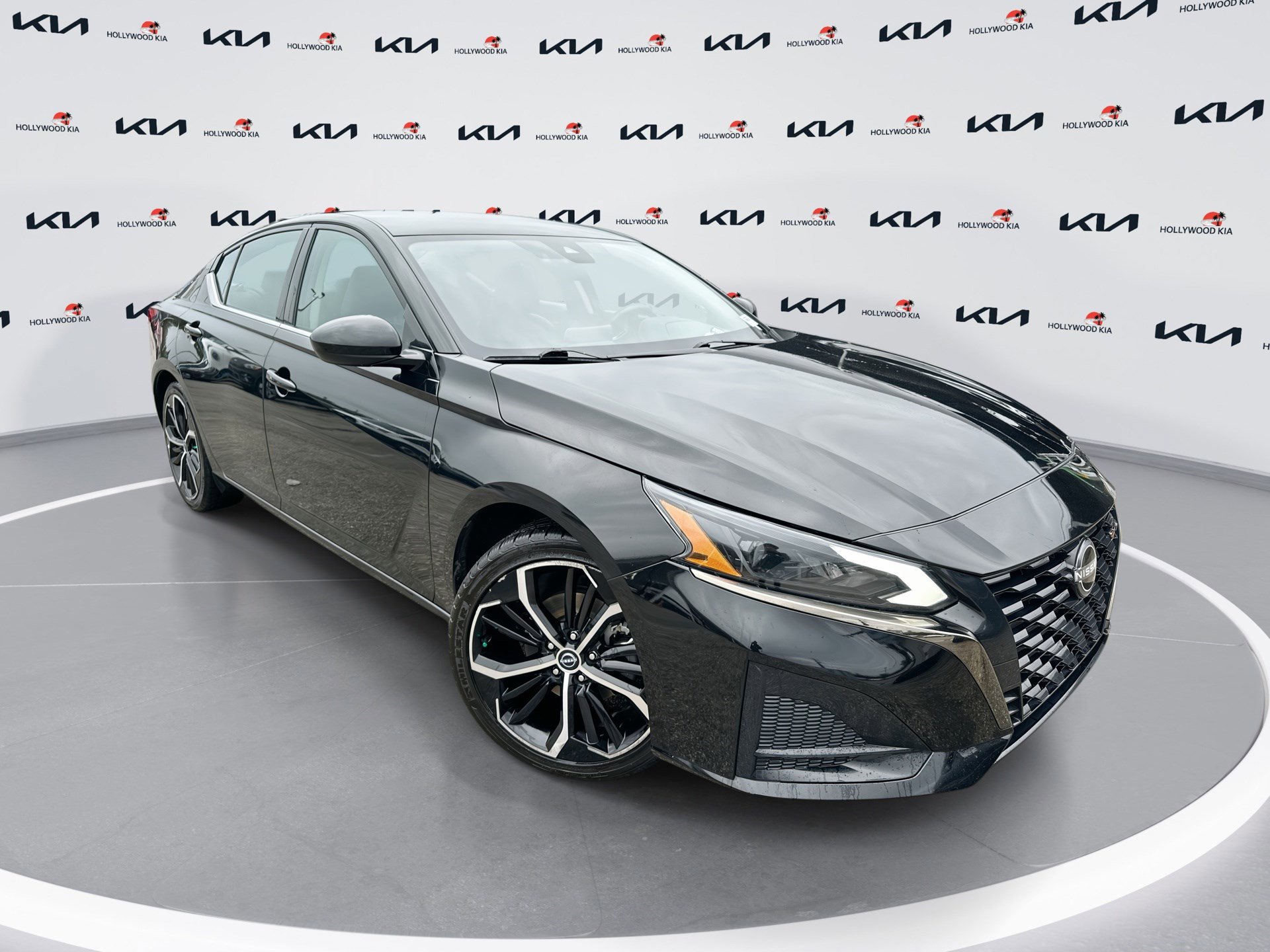 Used 2024 Nissan Altima 2.5 SR image 1