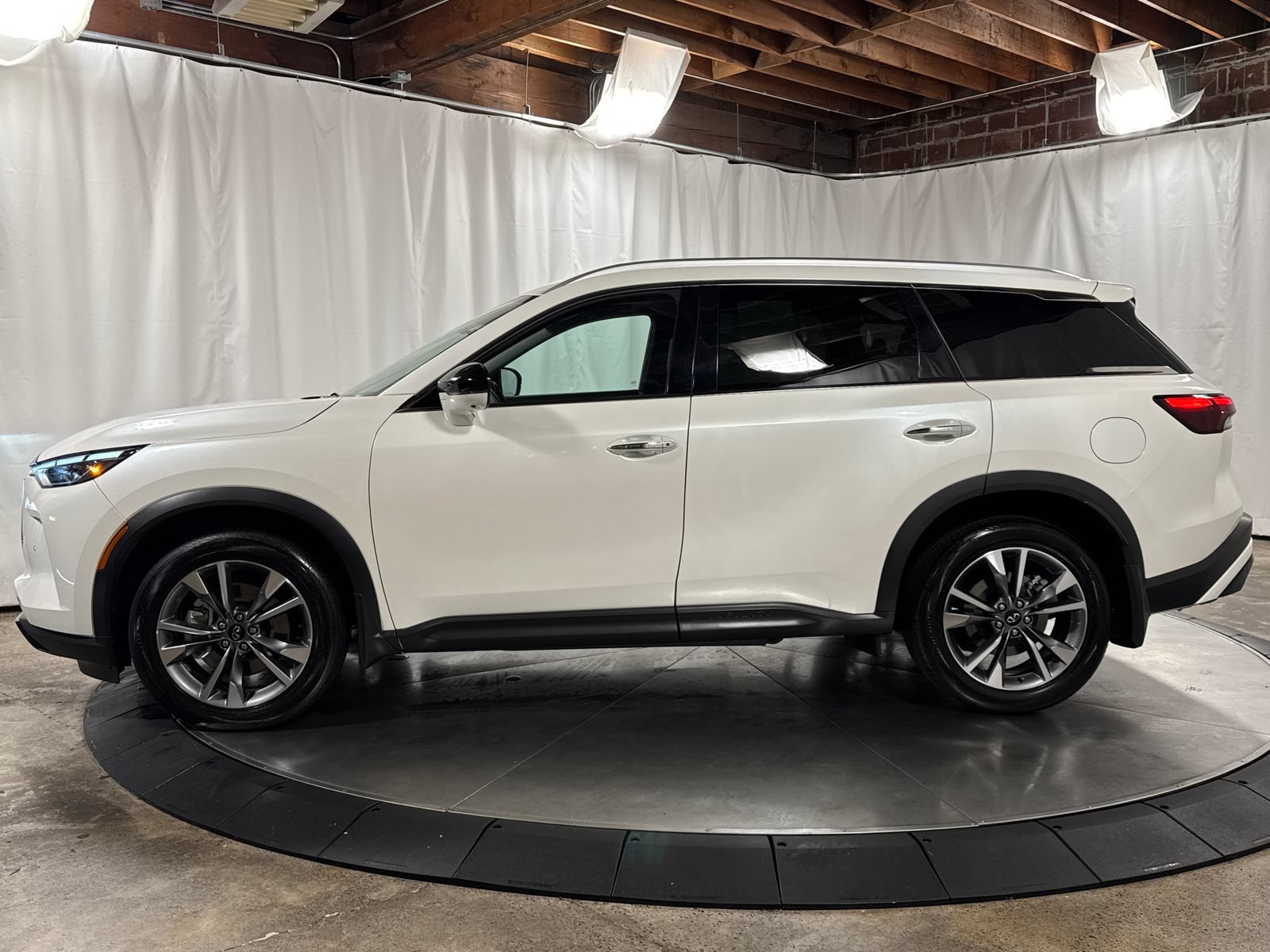 Certified 2025 INFINITI QX60 Luxe w/ Vision Package AWD/4WD image 8