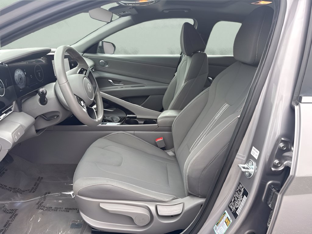 Used 2025 Hyundai Elantra SEL FWD image 9