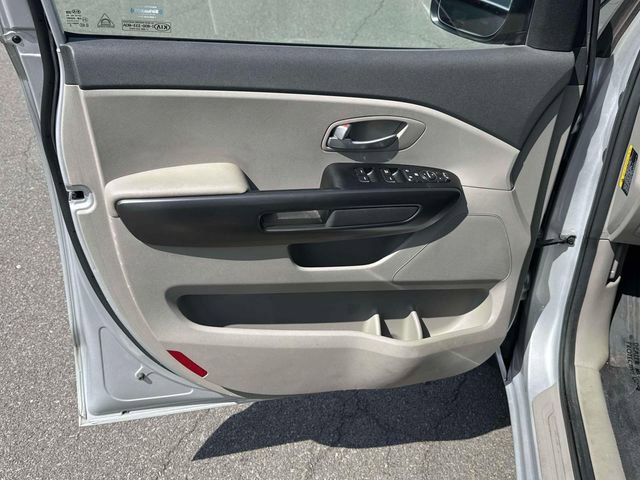 Used 2017 Kia Sedona LX w/ LX Essentials Premium Package image 13