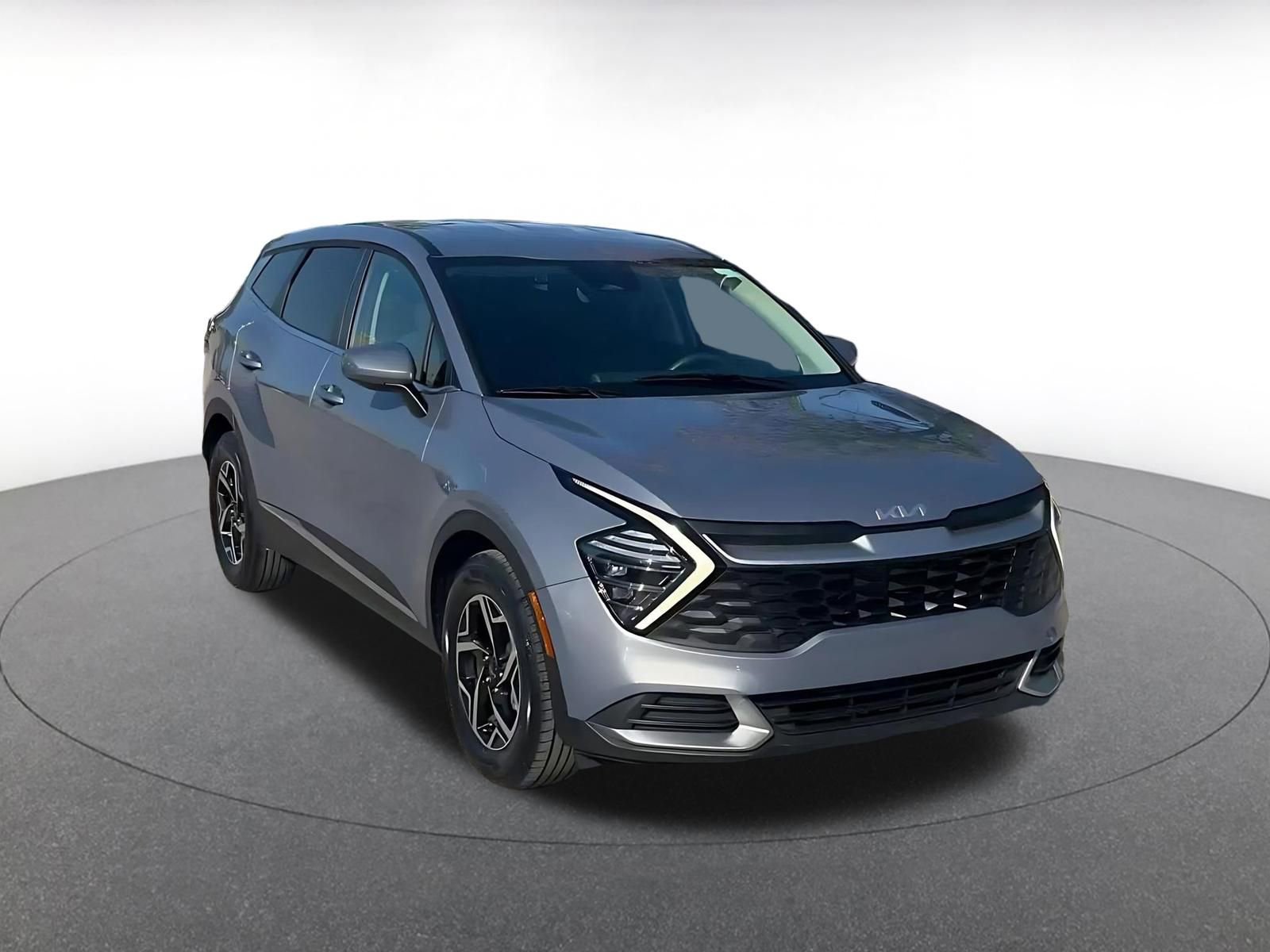 Used 2025 Kia Sportage LX FWD image 3