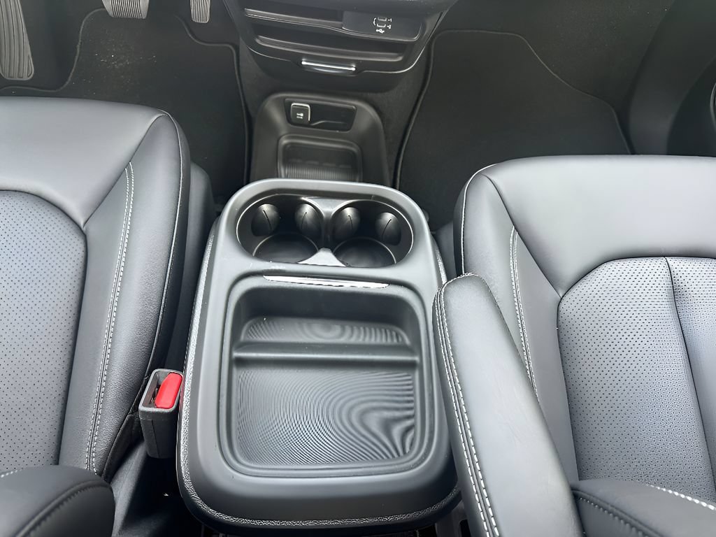New 2027 Chrysler Pacifica Select FWD image 17