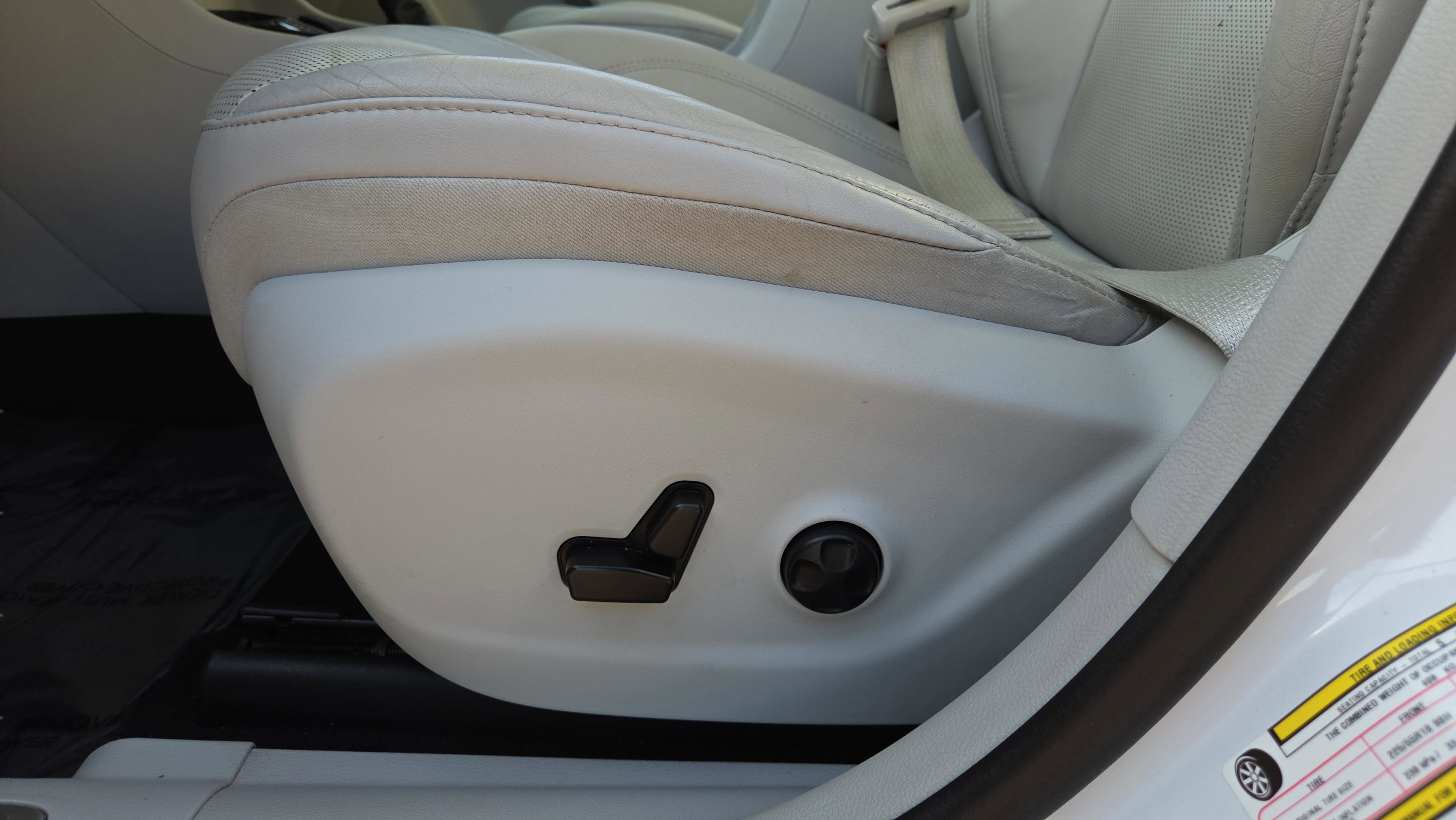 Used 2019 Jeep Cherokee Limited image 10