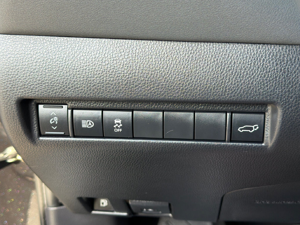 Used 2022 Toyota Venza XLE AWD/4WD image 22