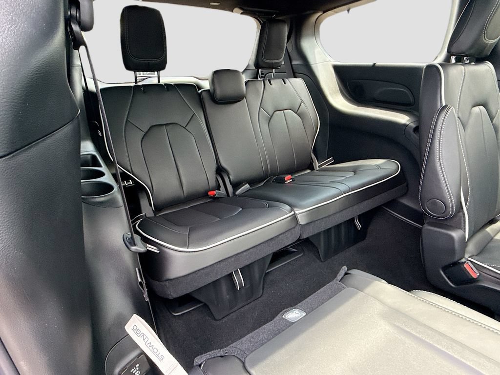 New 2027 Chrysler Pacifica Limited FWD image 30