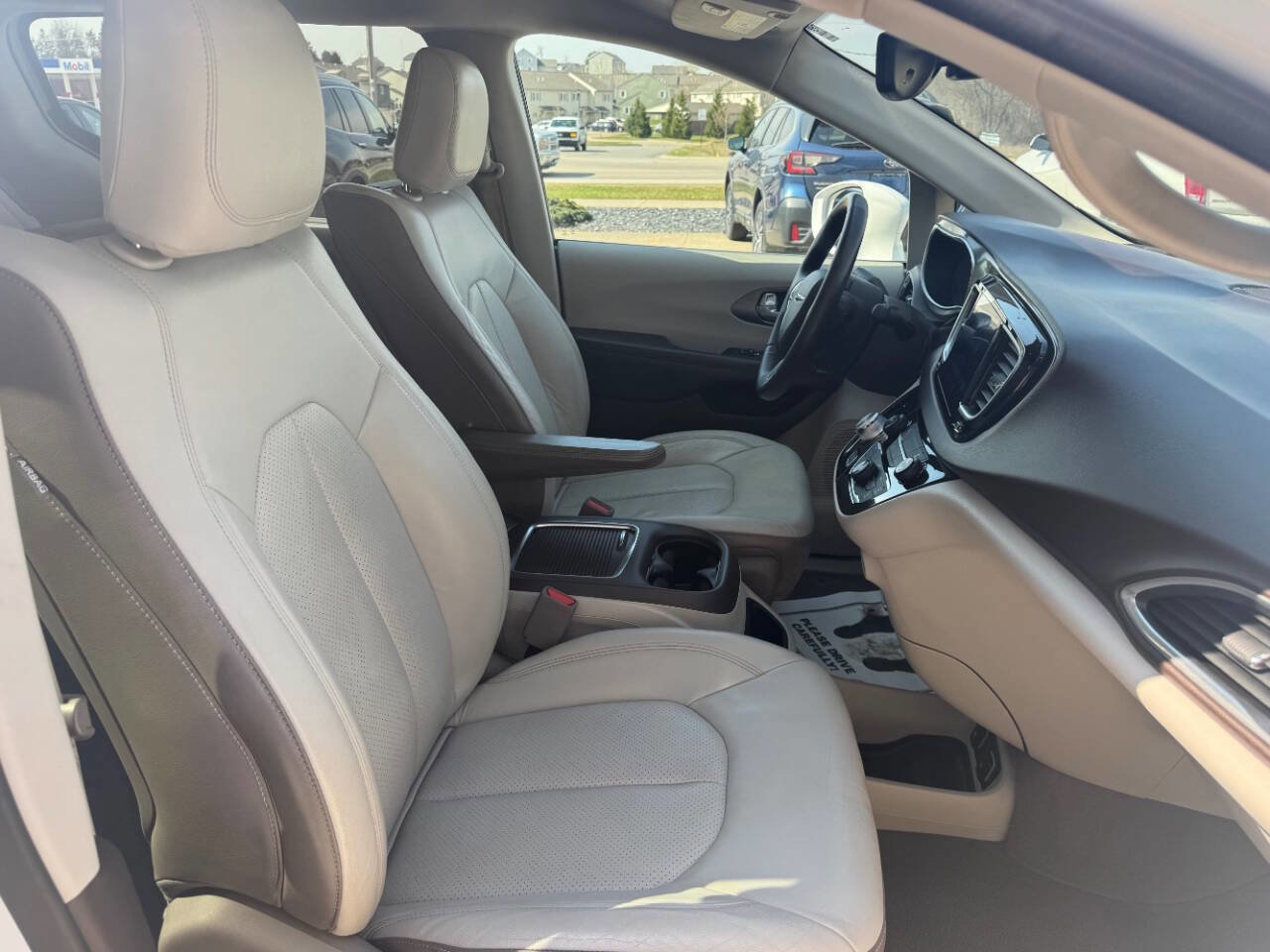 Used 2017 Chrysler Pacifica Touring-L Plus w/ Tire & Wheel Group image 18