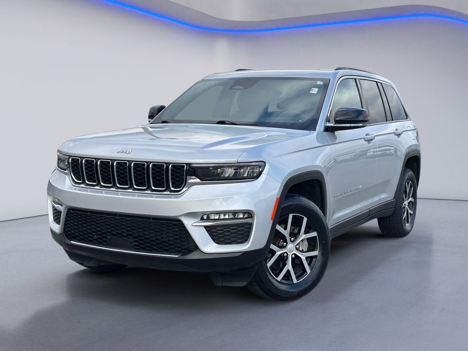 Used 2024 Jeep Grand Cherokee Limited image 2