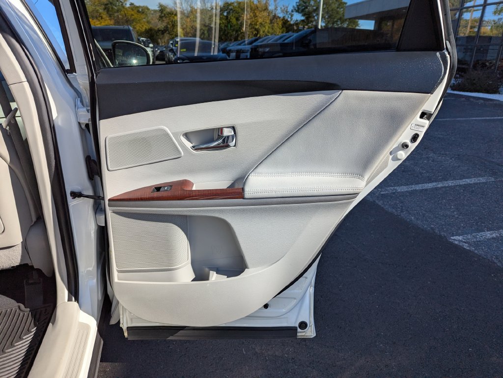 Used 2011 Toyota Venza AWD w/ Premium Pkg #2 image 39