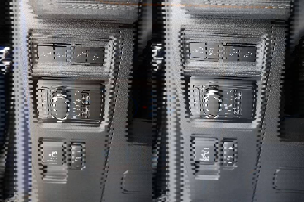 Used 2023 Ford F150 Lightning Lariat image 29