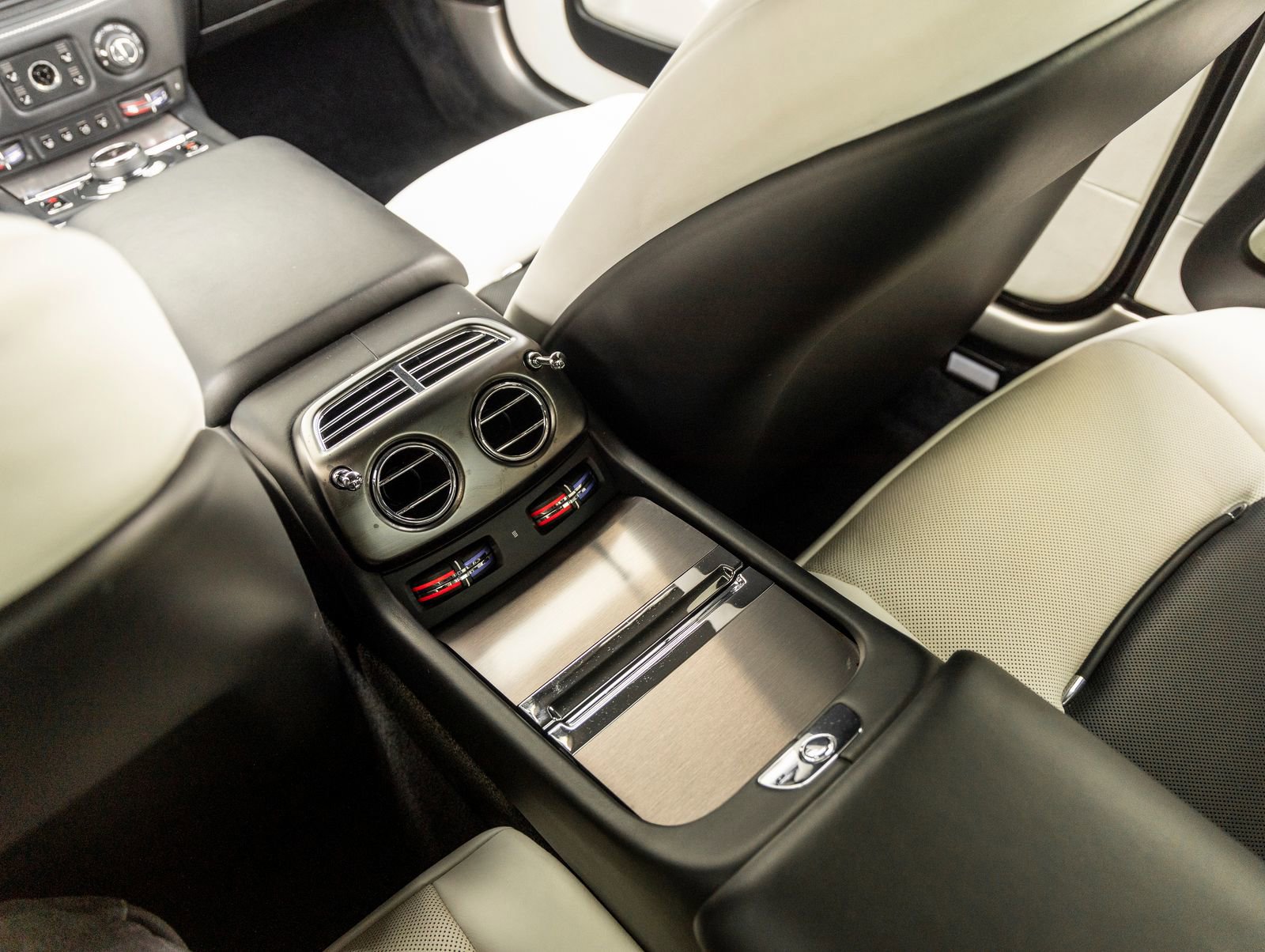 Used 2018 Rolls-Royce Wraith image 49