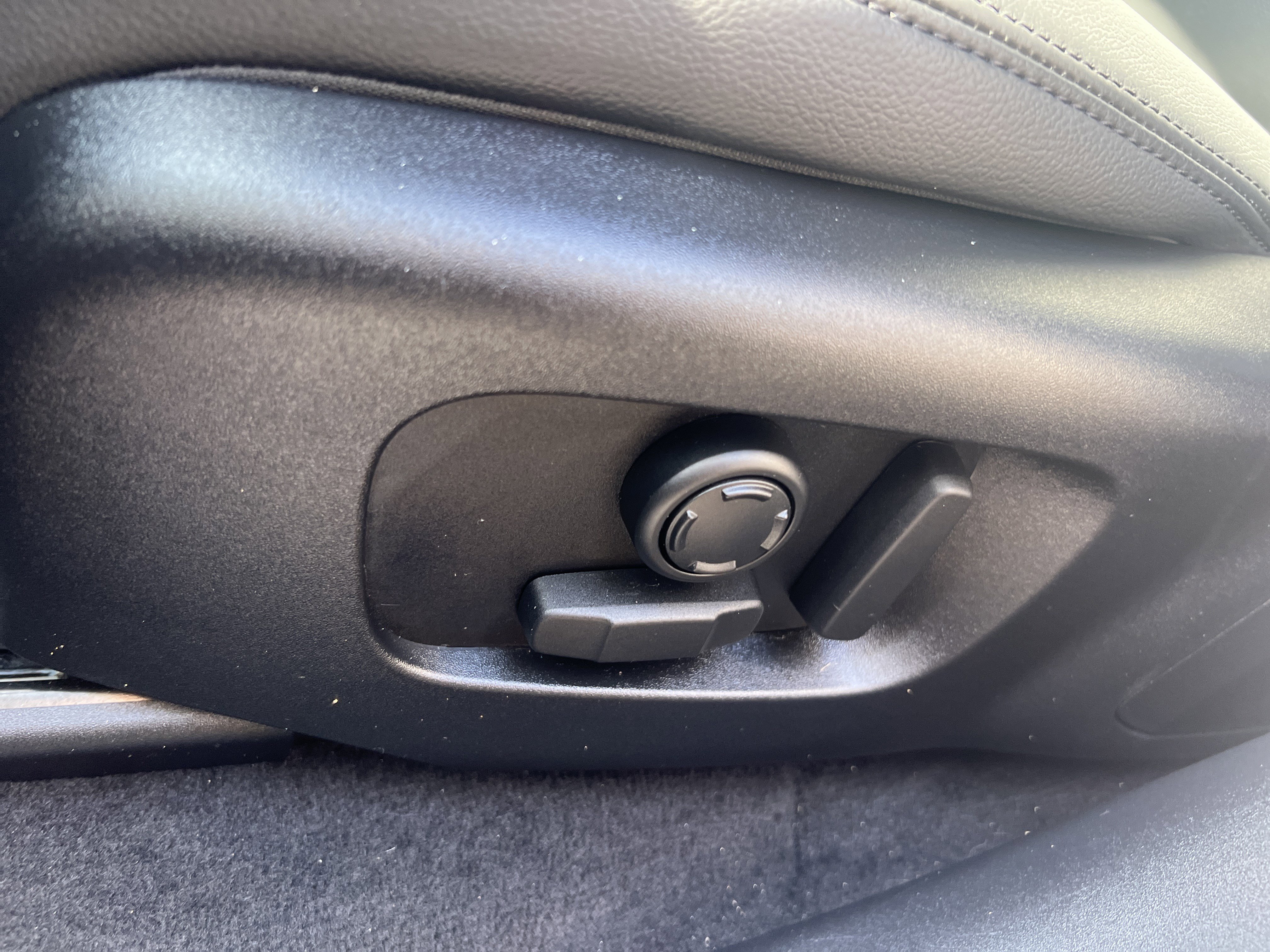 Certified 2024 Land Rover Range Rover Velar Dynamic SE image 24