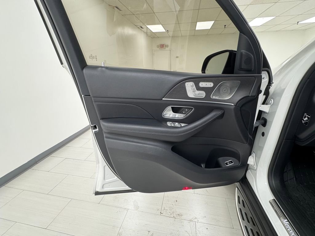 Used 2022 Mercedes-Benz GLS 450 4MATIC image 9