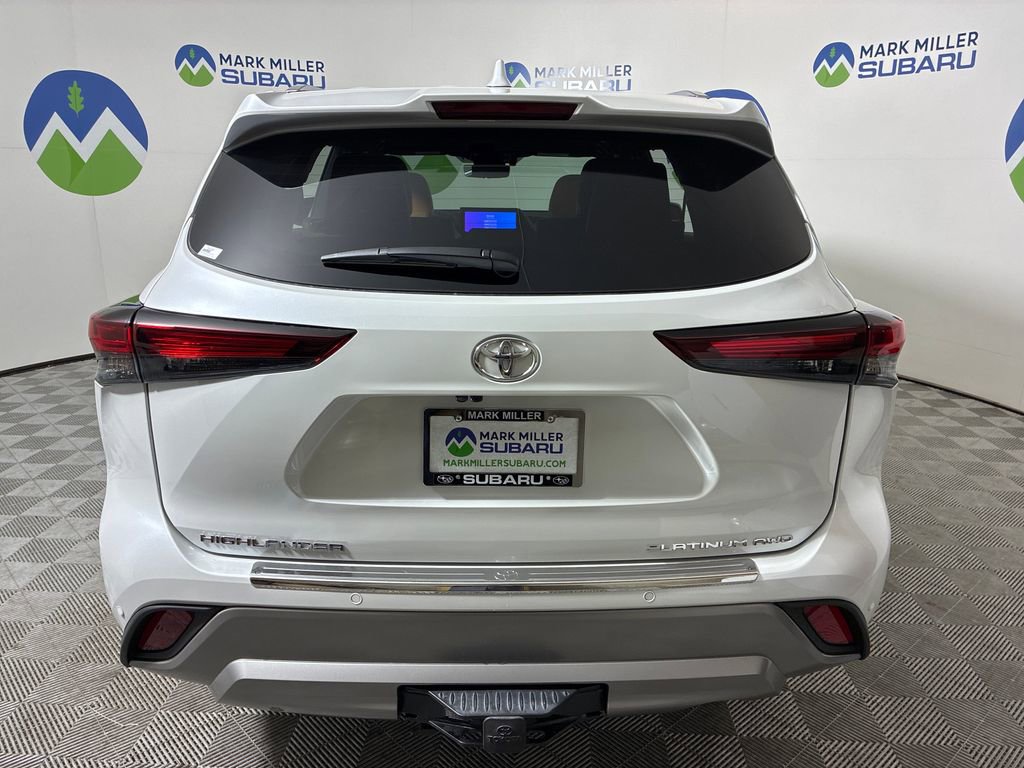 Used 2025 Toyota Highlander Platinum AWD/4WD image 9