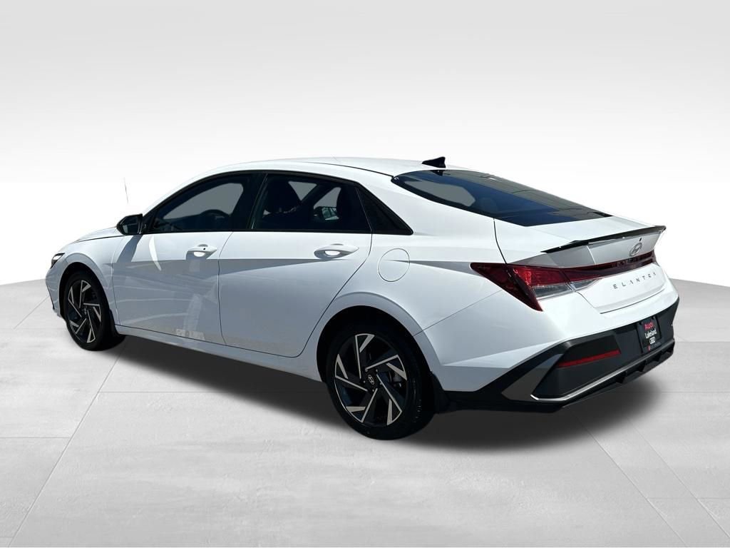 Used 2025 Hyundai Elantra Sport FWD image 3