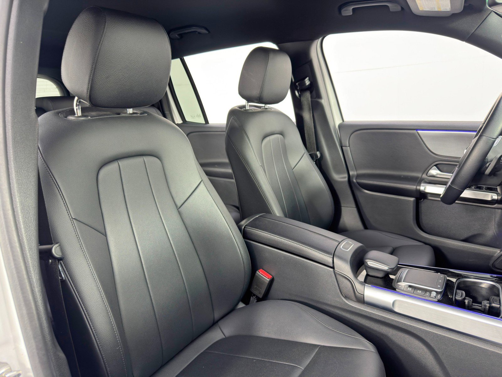 Used 2022 Mercedes-Benz GLB 250 w/ Premium Package Lite image 38